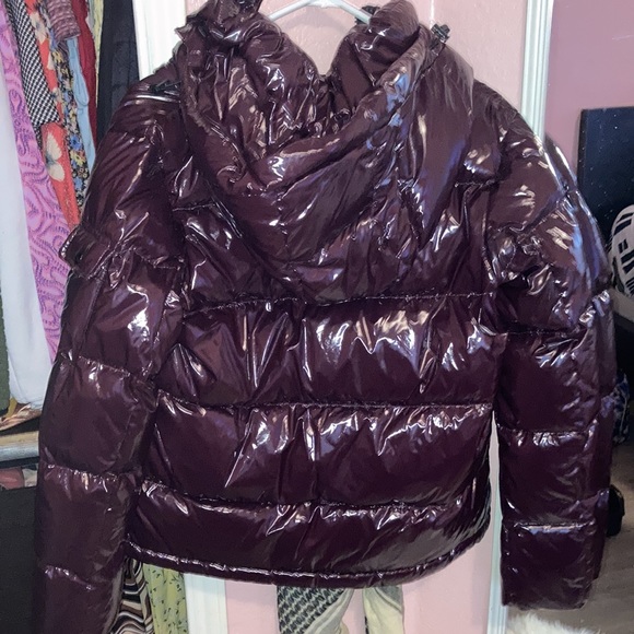 Selling an S13 NewYork puffer winter jacket. - Picture 3 of 3